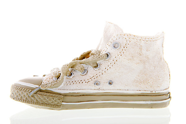 포토 JPG 해외이미지 줄 스포츠 백그라운드 신발 농구 사람없음 장식 유행 바위 흰색 스니커즈 싱글 고립 옛날 중고 해외202004 해외포토 컬러 운동화 구기 돌_바위 파일형식 이미지허브