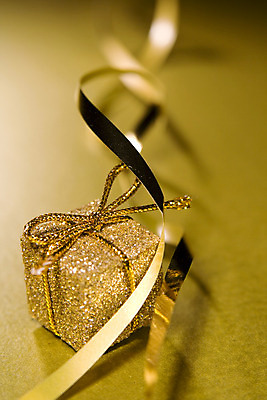 포토 JPG 해외이미지 디자인 리본 백그라운드 크리스마스 선물 사람없음 빨간색 축제 황금 은색 질감 엘리먼트 포장소품 해외202004 해외포토 기념일 컬러 포장 오브젝트 포장재료 파일형식 이미지허브