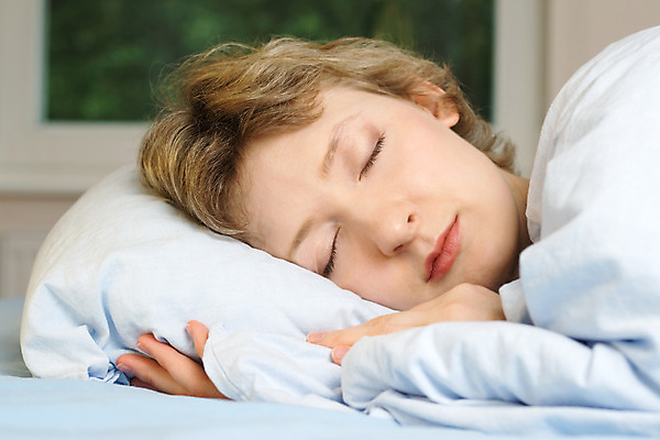 포토 JPG 해외이미지 라이프스타일 여자 행복 여유 베개 침구 호텔 아침 휴식 전등 주택 실내 따뜻함 한명 사람 성인 내부 쌓기 침실 꿈 방 침대 잠 황금 담요 낮잠 안락 해외202004 해외포토 주간 1 감정 가구 컨셉 모션 숙소 조명 건물 생활 파일형식 이미지허브