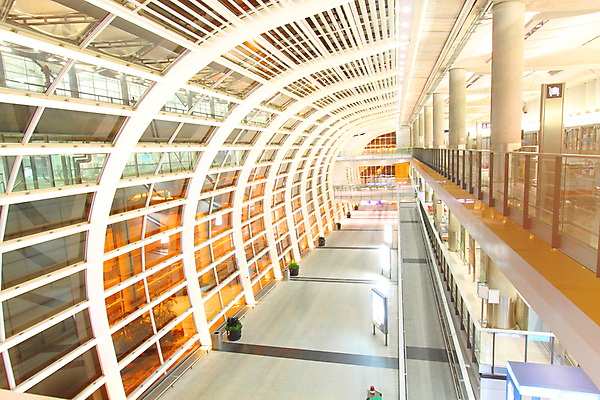 포토 JPG 해외이미지 디자인 백그라운드 건축양식 창문 난간 유리 지붕 추상 미래 출입구 실내 설명 사람없음 내부 건물 파란색 빛 사무실 반사 걷기 금속 도시 투명 복도 터널 전철 역 보호 타일 대문 상업 방법 철강 소멸 해외202004 해외포토 건축물 건축 길 육상교통 컬러 컨셉 무늬 비즈니스 교통시설 모션 재질 대중교통 문 파일형식 이미지허브