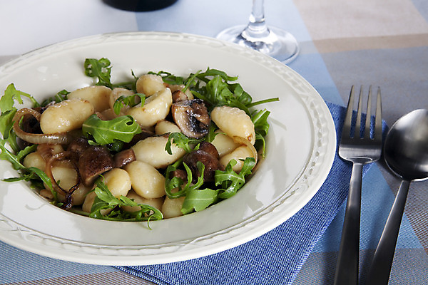 포토 JPG 해외이미지 음식 감자 요리 사람없음 식사 저녁식사 버섯 신선 맛 준비 점심식사 루꼴라 해외202004 해외포토 컨셉 채소 파일형식 이미지허브