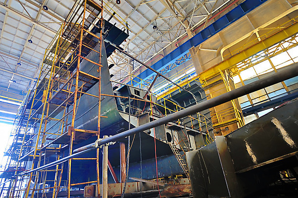 포토 JPG 해외이미지 산업 바다 교통시설 노동자 항해 사람없음 건물 물 금속 항구 힘 화물 작업 보트 수리 제조 큼 컨테이너 화물선 갑판 조선소 창고 기중기 활 함선 상업 해군 무거움 닻 공학 발판 유조선 철강 해외202004 해외포토 자연요소 직업 건축물 교육 교통 배_교통 재질 군대 운송업 중장비 무게 크기 시설 파일형식 이미지허브