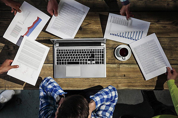 포토 JPG 해외이미지 직업 종이 커피 컨셉 비즈니스 탁자 그래프 새로움 스트레스 피곤 관리 사람 여러명 목재 금융 노트북 사무실 머리 잡기 업무 비즈니스맨 동료 보고서 주기 경영자 문서 바쁨 두통 공포 제비 마감 많음 힙스터 추가 해외202004 해외포토 나무 패션 남자 음료 가구 다수 재료 관계 모션 조류 신체부위 경제 전자제품 작업 직장인 질병 리더 파일형식 이미지허브