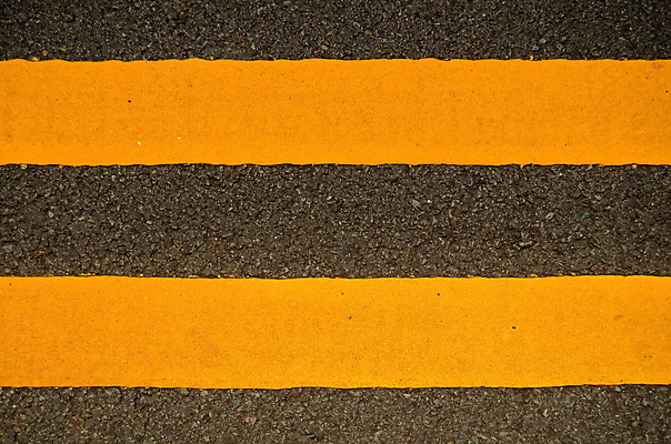 포토 JPG 해외이미지 공원 도로 선 여행 백그라운드 지도 무늬 패턴 자동차 표면 거리 안전 사람없음 노란색 페인트 회색 운전 정보 도시 고속도로 보행로 가장자리 중앙 주차 묘사 질감 공지사항 분열 위반 그런지 길가 더블 콘크리트 해외202004 해외포토 공공시설 길 육상교통 컬러 교통시설 모션 둘레 파일형식 이미지허브