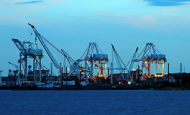 포토 JPG 해외이미지 산업 바다 패턴 교통시설 하늘 새로움 안전 사람없음 빛 쌓기 항구 화물 도시 보호 상품 야간 주식 나무상자 컨테이너 기중기 상업 포트 수입 저지 터미널 해외202004 해외포토 자연요소 교통 컨셉 무늬 모션 금융 상자 운송업 중장비 시설 파일형식 이미지허브