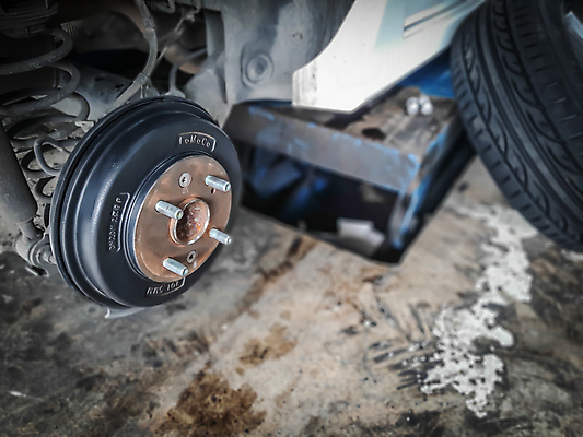 포토 JPG 해외이미지 산업 교통시설 모션 자동차 바닥 사람없음 세트 금속 바퀴 원형 수리 은색 브레이크 서비스 타이어 드럼 국회 교체 실린더 옛날 자동 철강 해외202004 해외포토 도형 육상교통 컬러 교통 재질 타악기 시설 파일형식 이미지허브