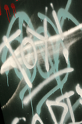 포토 JPG 해외이미지 문화 거리 미술 사람없음 페인트 흰색 그리기 그래피티 분무기 문제 일반 못생김 해외202004 해외포토 컬러 모션 문화예술 낙서 그림 파일형식 이미지허브