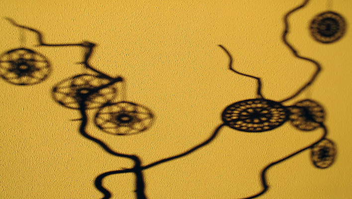 포토 JPG 해외이미지 벽 추상 그림자 사람없음 목재 빛 태양 일몰 원형 막대기 수공예 해외202004 해외포토 자연요소 도형 나무 무늬 재료 노을 공예 파일형식 이미지허브