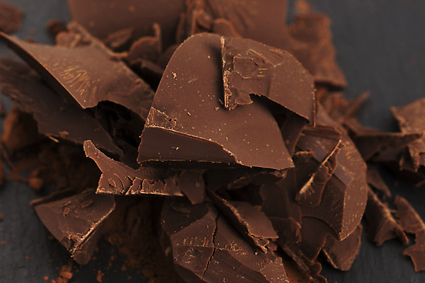 포토 JPG 해외이미지 검은배경 실내 사람없음 초콜릿 카카오 카카오닙스 해외202004 해외포토 백그라운드 디저트 내부 검은색 견과류 파일형식 이미지허브