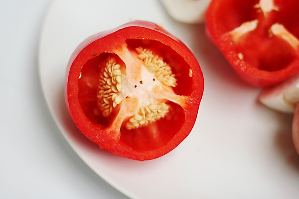 포토 JPG 해외이미지 접시 음식 과일 고추 사람없음 빨간색 샐러드 종 흰색 달콤 먹기 후추 해외202004 해외포토 식기 컬러 채소 모션 맛 향신료 파일형식 이미지허브