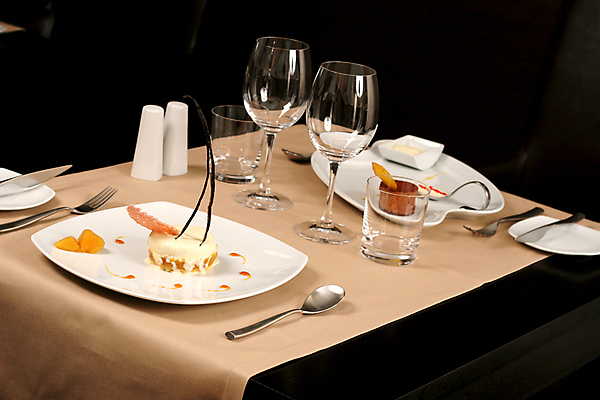 포토 JPG 해외이미지 접시 디자인 음식 유리 호텔 아이스크림 디저트 건강 요리 사람없음 컵 세트 쿠키 케이크 식당 숟가락 냉동 얼음 저녁식사 희망 기쁨 우유 추위 대접 신선 고급 달콤 맛 설탕 먹기 크림 상쾌 건포도 바닐라 접수 해외202004 해외포토 자연요소 식기 감정 컨셉 모션 재질 포도 숙소 유제품 수저 상점 식사 건과일 파일형식 이미지허브