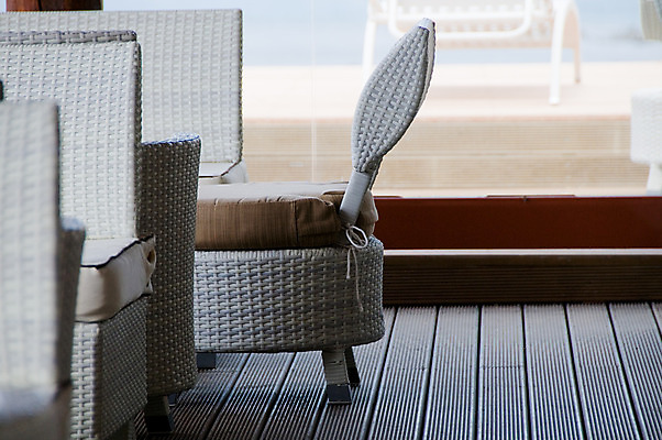 포토 JPG 해외이미지 전통 계절 유럽 바다 섬 여행 의자 자연 탁자 하늘 휴가 휴식 풍경 사람없음 내부 물 여름 파란색 컬러풀 여행객 맑음 흰색 지중해 그리스 산토리니 그리스인 파라다이스 해외202004 해외포토 자연요소 서양인 나라 컬러 가구 컨셉 날씨 사람 생태계 파일형식 이미지허브