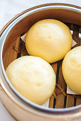 포토 JPG 해외이미지 전통 음식 채소 육류 요리 동양인 사람없음 중식 식당 검은색 식사 저녁식사 중국 신선 뜨거움 달콤 아침식사 컨테이너 반죽 기선 노른자 점심식사 번 해외202004 해외포토 산업 아시아 빵 컬러 배_교통 식재료 인종 상점 계란 맛 파일형식 이미지허브