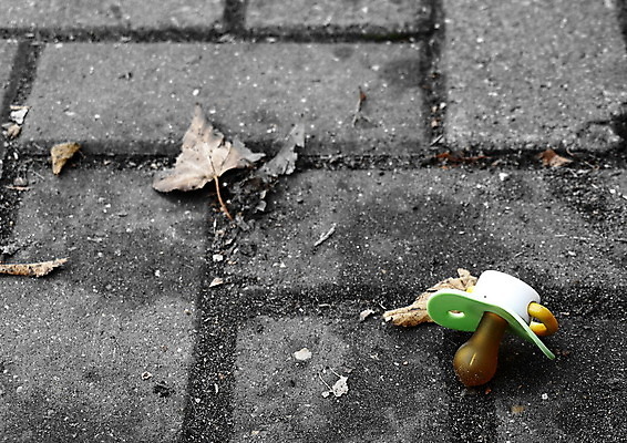 포토 JPG 해외이미지 장신구 추상 휴식 벽돌 사람없음 초록색 장난감 침묵 장비 육아 가을 반지 빨다 플라스틱 노리개젖꼭지 오브젝트 싱글 고무 걸음마 땅바닥 못생김 해외202004 해외포토 계절 컬러 컨셉 무늬 모션 재질 바닥 소리 아기용품 파일형식 이미지허브