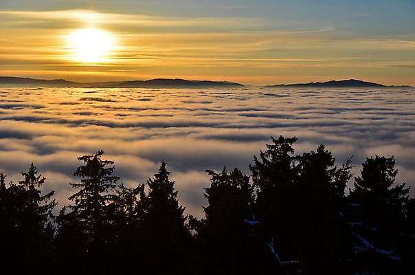 포토 JPG 해외이미지 나무 구름 계절 도로 길 스포츠 십자가 겨울 자국 자연 하늘 휴가 스키 산 풍경 사람없음 야외 목재 파란색 운동 추위 흰색 신선 숲 북쪽 선로 해외202004 해외포토 자연요소 식물 컬러 재료 교통시설 겨울스포츠 건강 방향 생태계 파일형식 이미지허브