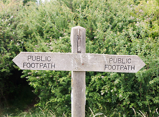 포토 JPG 해외이미지 나무 영어 여행 지도 밭 가이드 자국 자연 영국 사람없음 야외 목재 초록색 갈색 산책 기쁨 하이킹 시골 표지판 오솔길 방향 왼쪽 사인 장면 봉 공지사항 일반 랜드마크 방법 충고 해외202004 해외포토 식물 직업 문자 감정 유럽 길 컬러 농업 재료 레저 휴식 알림판 생태계 파일형식 이미지허브