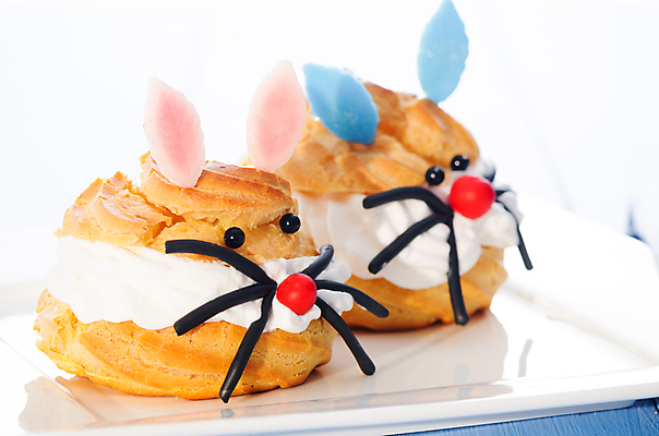 포토 JPG 해외이미지 접시 꽃 어린이 음식 분홍색 포크 딸기 휴가 디저트 부활절 소년 사람없음 장식 빨간색 초록색 파란색 컬러풀 파티 케이크 요식업 봄 빵집 흰색 축하 토끼 신선 고명 황금 달콤 상품 설탕 굽기 가득함 크림 퍼프 프랑스어 폭식 바닐라 페스츄리 스타일 해외202004 해외포토 식물 문자 식기 계절 기념일 남자 산업 빵 컬러 컨셉 과일 포유류 사람 이벤트 반려동물 상점 맛 구이 파일형식 이미지허브