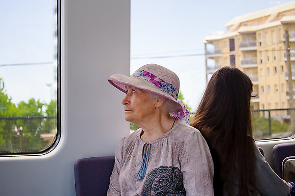 포토 JPG 해외이미지 백인 라이프스타일 응시 여자 행복 여유 얼굴 여행 창문 교통시설 휴가 한명 사람 앉기 성인 가로 기차 60대 은퇴 출퇴근 승객 일반 단상 옛날 해외202004 해외포토 서양인 1 시선 노년 감정 육상교통 교통 비즈니스 모션 대중교통 생활 신체부위 시설 파일형식 이미지허브