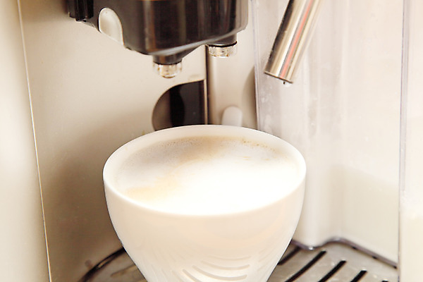 포토 JPG 해외이미지 문화 커피 음료 음식 2 가정 요리 미술 사람없음 컵 세로 갈색 우주 주방 검은색 기계 침묵 이탈리아 거품 카페 장비 흰색 신선 뜨거움 액체 붓기 아침식사 오브젝트 싱글 만들기 슛 카푸치노 에스프레소 모카 카페인 해외202004 해외포토 식기 유럽 컬러 모션 문화예술 상점 식사 소리 파일형식 이미지허브