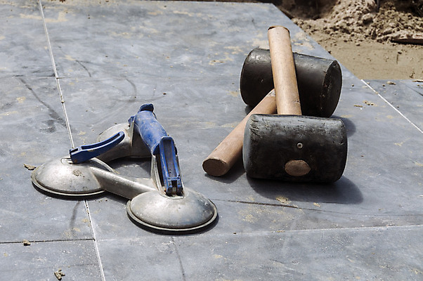 포토 JPG 해외이미지 직업 도로 모래 포장 벽돌 거리 사람없음 건물 정원 블록 장비 공구 업무 보행로 망치 오솔길 건축업자 콘크리트 해외202004 해외포토 건축물 건축 길 교통시설 도구 작업 파일형식 이미지허브