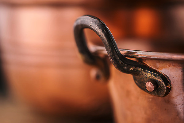 포토 JPG 해외이미지 접시 백그라운드 부분 주방용품 손잡이 요리 사람없음 가로 금속 주방 검은색 장비 수확 냄비 소프트포커스 묘사 준비 스크래치 놋쇠 블러 옛날 해외202004 해외포토 식기 컬러 생활용품 농업 재질 촬영기법 솥 파일형식 이미지허브