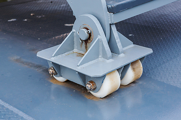 포토 JPG 해외이미지 사람없음 빨간색 물 파란색 강 노란색 금속 항구 견과류 무대 흰색 얼룩 바퀴 그리기 철 부식 방파제 질감 해안도시 롤러 볼트 포트 설치 착륙 철강 해외202004 해외포토 자연요소 공공시설 컬러 교통시설 모션 재질 공구 도시 파일형식 이미지허브