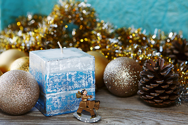 포토 JPG 해외이미지 전통 디자인 백그라운드 컨셉 크리스마스 패턴 촛불 불 휴가 전등 친절 선물 취미 사람없음 장식 파란색 빛 크리스마스트리 화환 새벽 수확 시골 축하 우아함 은색 야간 큼 심볼 큐브 질감 만들기 솔방울 수공예 구성 여의주 왁스 핸드메이드 해외202004 해외포토 자연요소 기념일 꽃 컬러 무늬 농업 초 모션 조명 크기 공예 파일형식 이미지허브