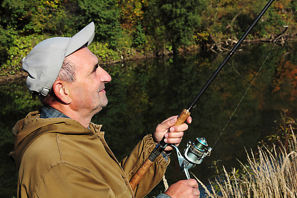 포토 JPG 해외이미지 나무 손 남자 호수 스포츠 자연 낚시 휴식 어류 어업 한명 서기 풍경 취미 야외 물 강 햇빛 태양 맑음 가을 잡기 숲 낚시꾼 실타래 봉 얼레 돌리기 옛날 해외202004 해외포토 자연요소 식물 1 계절 산업 컨셉 모션 레저 날씨 사람 신체부위 수중동물 생태계 파일형식 이미지허브