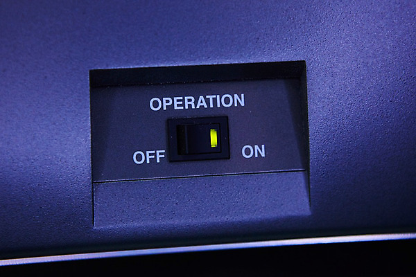 포토 JPG 해외이미지 산업 벽 백그라운드 성공 주택 사람없음 내부 빨간색 빛 검은색 어둠 힘 장비 회색 에너지 금지 연결 시작 싱글 긍정 바둑 스위치 취소 관리자 그만 부정적 엘리먼트 제어 하드웨어 공급 해외202004 해외포토 감정 컬러 컨셉 놀이 건물 컴퓨터 파일형식 이미지허브