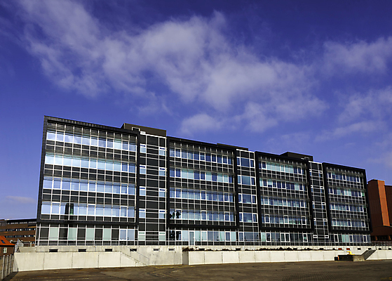 포토 JPG 해외이미지 외관 유럽 건축양식 하늘 새로움 아파트 주택 덴마크 사람없음 건물 초록색 파란색 항구 발코니 도시 교외 스칸디나비아 해외202004 해외포토 건축물 건축 나라 컬러 컨셉 교통시설 북유럽 파일형식 이미지허브