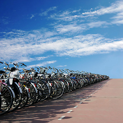 포토 JPG 해외이미지 공원 도로 하늘 사람없음 자전거 도시 바퀴 승차 순환 줄서기 페달 해외202004 해외포토 공공시설 길 교통시설 모션 바이크 파일형식 이미지허브