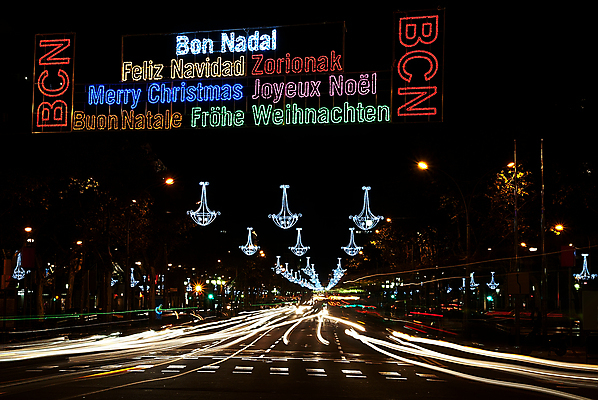 포토 JPG 해외이미지 크리스마스 전등 사람없음 야간 바쁨 바르셀로나 해외202004 해외포토 자연요소 기념일 조명 스페인 파일형식 이미지허브