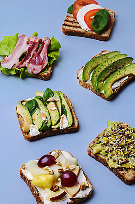 포토 JPG 해외이미지 음식 빵 백그라운드 잎 다이어트 토마토 과일 재료 탁자 포도 치즈 샌드위치 건강 요리 사람없음 빨간색 파란색 주방 식당 카페 샐러드 흰색 신선 맛 상품 오브젝트 준비 질감 토스트 부드러움 베이컨 아보카도 고립 모짜렐라치즈 채식주의자 핸드메이드 비건 해외202004 해외포토 식물 컬러 가구 컨셉 채소 유제품 돼지고기 상점 감각 채식 파일형식 이미지허브