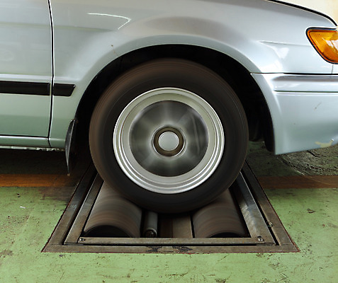 포토 JPG 해외이미지 접시 도로 교통시설 자동차 안전 사람없음 상점 검은색 운전 시험 바퀴 변화 실험실 수리 은색 균형 브레이크 측정 확인 보안 롤 롤러 시스템 감독관 고무 얼레 모터 유지 옛날 자동 제어 해외202004 해외포토 식기 교육 길 육상교통 컬러 교통 컨셉 모션 실험 시설 파일형식 이미지허브