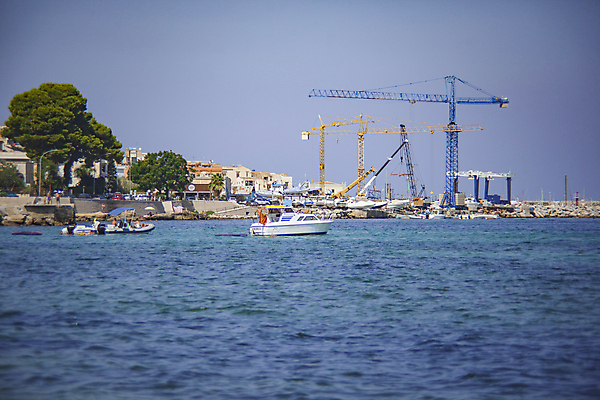 포토 JPG 해외이미지 유럽 파도 바다 여행 가로등 벤치 주택 파노라마 풍경 사람없음 건물 물 여름 파란색 빛 마을 항구 놀람 이탈리아 만 보트 지중해 즐거움 장노출 암초 포트 타운 잔물결 해외202004 해외포토 자연요소 건축물 계절 공공시설 감정 나라 물결 컬러 배_교통 의자 교통시설 촬영기법 표정 도시 파일형식 이미지허브