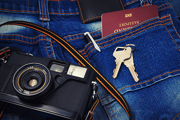 포토 JPG 해외이미지 직업 전통 디자인 여행 신체 열쇠 유물 프레임 사람없음 펜 카메라 금속 검은색 사진촬영 장비 수확 골동품 공구 청바지 역사 클래식 필름 향수 오브젝트 그림 복고 여권 과거 아날로그 셔터 구식 부정적 옛날 인기 조작 철강 회복 스타일 해외202004 해외포토 감정 컬러 컨셉 농업 바지 재질 전자제품 필기구 촬영 화장품 도구 파일형식 이미지허브