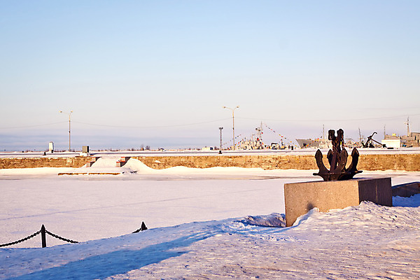 포토 JPG 해외이미지 디자인 계절 공원 바다 여행 백그라운드 겨울 하늘 미술 풍경 사람없음 야외 장식 컵 빨간색 물 파란색 빛 컬러풀 금속 항구 냉동 얼음 봄 추위 흰색 등불 만 러시아 닻 옛날 해외202004 해외포토 자연요소 식기 공공시설 유럽 컬러 교통시설 재질 문화예술 조명 파일형식 이미지허브