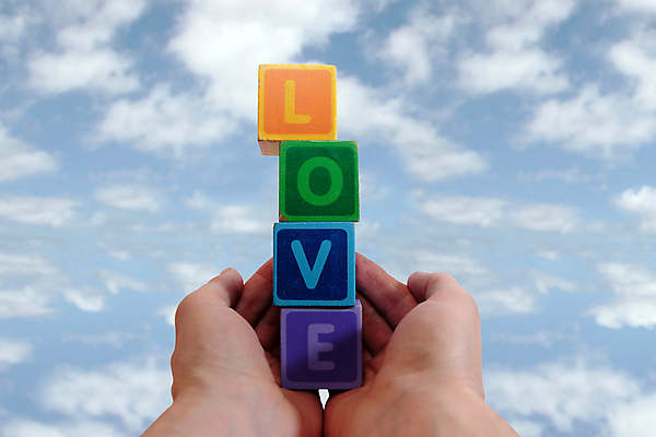 포토 JPG 해외이미지 구름 영어 교육 감정 텍스트 놀이 하늘 벽돌 발렌타인데이 관리 선물 사랑 성인 사람없음 목재 파란색 단어 컬러풀 장난감 노란색 우정 블록 유치원 흰색 잡기 편지 제비꽃 읽기 큐브 주기 복고 정사각형 열정 획득 고립 옛날 문해 해외202004 해외포토 자연요소 도형 나무 문자 꽃 컬러 재료 모션 데이이벤트 사람 친구 파일형식 이미지허브