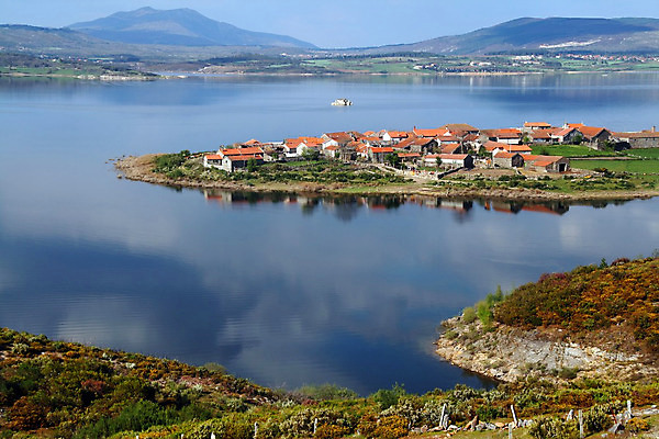 포토 JPG 해외이미지 구름 호수 하늘 휴가 주택 풍경 사람없음 물 강 마을 해외202004 해외포토 자연요소 건물 파일형식 이미지허브