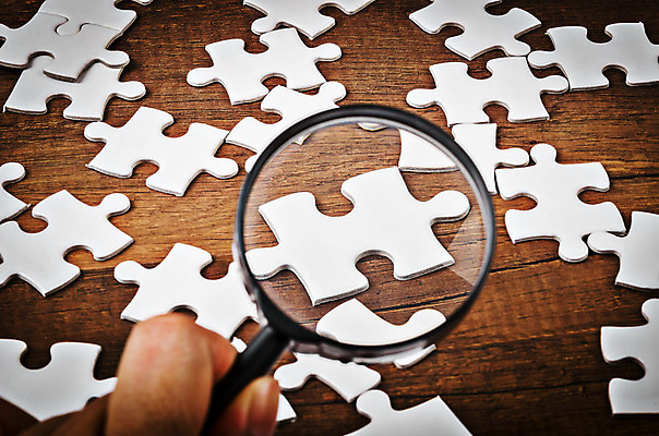 포토 JPG 해외이미지 손 안경 컨셉 비즈니스 부분 유리 성공 돋보기 아이디어 창조 사람없음 목재 장난감 탐험 게임 흰색 업무 퍼즐 확대 계획 연결 심볼 분석 검색 질감 해결 발견 강조 해외202004 해외포토 나무 잡화 컬러 재료 재질 놀이 신체부위 작업 파일형식 이미지허브