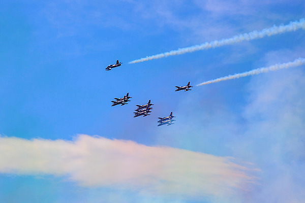 포토 JPG 해외이미지 교통수단 교통시설 하늘 비행기 군대 사람없음 빨간색 초록색 힘 이탈리아 자유 흰색 보호 위험 미사일 충돌 공군 속도 준비 군용 보안 육군 지휘 착륙 해외202004 해외포토 유럽 컬러 교통 컨셉 항공교통 대중교통 안전 시설 파일형식 이미지허브