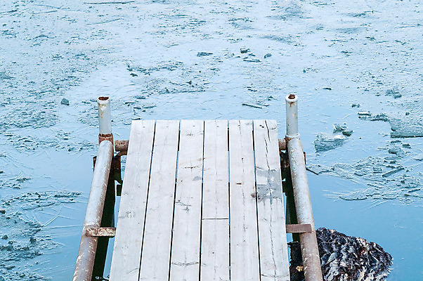 포토 JPG 해외이미지 계절 호수 바다 여행 겨울 자연 표면 날씨 풍경 사람없음 야외 목재 물 파란색 빛 햇빛 쌓기 환경 금속 항구 맑음 냉동 얼음 추위 만 서핑 미끄럼틀 큼 북극 빙하 북쪽 1월 철강 혼자 눈내림 수평선 해외202004 해외포토 자연요소 나무 컬러 재료 교통시설 모션 재질 눈_날씨 태양 수상스포츠 날짜 놀이기구 크기 극지방 방향 생태계 파일형식 이미지허브