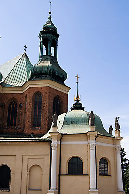 포토 JPG 해외이미지 유럽 종교 건축양식 사람없음 빨간색 초록색 노란색 교회 폴란드 숭배 신앙심 해외202004 해외포토 건축 나라 컬러 종교건축 건물 파일형식 이미지허브