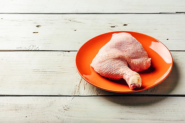 포토 JPG 해외이미지 접시 생고기 사람없음 닭고기 닭다리 해외202004 해외포토 식기 육류 파일형식 이미지허브