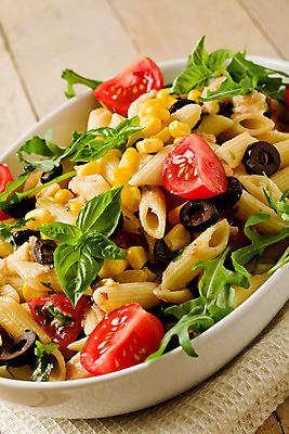 포토 JPG 해외이미지 식기 포크 토마토 파스타 옥수수 사람없음 빛 식사 샐러드 추위 시골 최고 맛 허브 올리브 냅킨 바질 루꼴라 해외202004 해외포토 식물 열매 음식 컨셉 채소 곡류 서양음식 파일형식 이미지허브