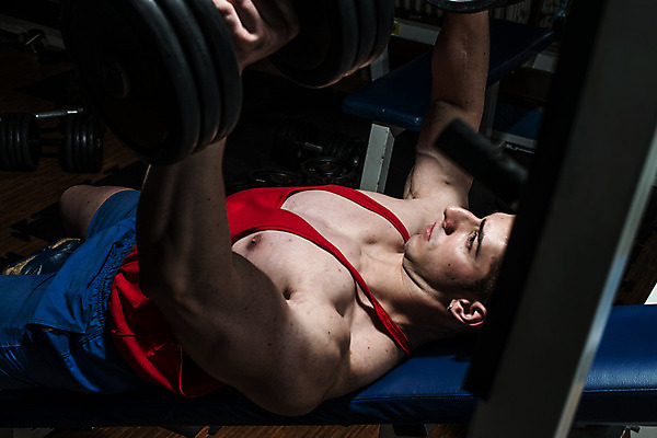 포토 JPG 해외이미지 백인 남자 스포츠 운동화 신체 벤치 근육 건강 한명 사람 성인 운동 스트레칭 힘 에너지 잡기 구부린 몸무게 보디빌딩 보디빌더 연습 체육관 근육질 언론 몸통 보여주기 무거움 고립 궤 리프팅 이두근 해외202004 해외포토 서양인 1 신발 의자 모션 신체부위 헬스 무게 몸매 파일형식 이미지허브