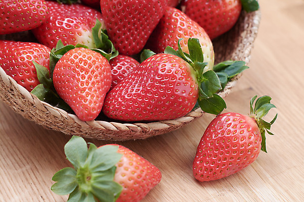 포토 JPG 해외이미지 그릇 접시 계절 열매 음식 백그라운드 잎 과일 재료 자연 탁자 딸기 디저트 건강 사람 사람없음 목재 빨간색 세로 초록색 농장 바구니 금지 흰색 시골 신선 그룹 사발 달콤 아침식사 널 정상 큼 먹기 오브젝트 상쾌 유기농 날것 점토 흙더미 숙성 해외202004 해외포토 나무 식물 식기 웰빙 감정 컬러 가구 농업 모션 식사 흙 사기그릇 맛 크기 생태계 파일형식 더미 이미지허브