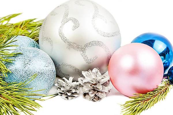 포토 JPG 해외이미지 식물 전통 계절 분홍색 백그라운드 크리스마스 공 유리 휴가 불꽃 새해 기념 사람없음 장식 초록색 파란색 빛 흰색 나뭇가지 축하 소나무 화려 닫기 은색 연도 배열 심볼 광택 상록수 침엽수 전나무 원뿔 고립 구성 가문비나무 해외202004 해외포토 도형 나무 기념일 컬러 컨셉 모션 재질 불 파일형식 이미지허브