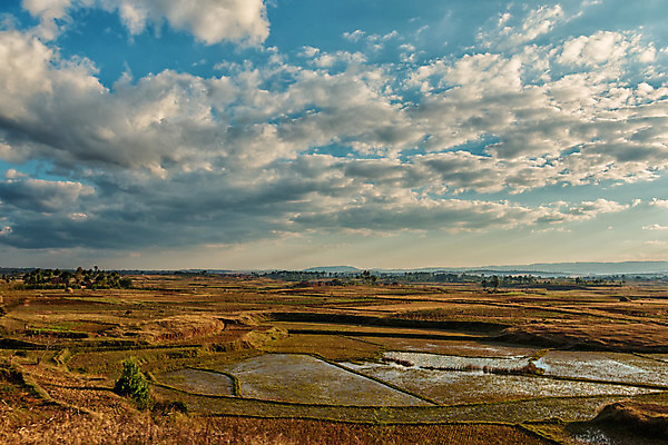 포토 JPG 해외이미지 구름 아프리카 자연 하늘 밥 풍경 사람없음 초록색 파란색 농장 언덕 내추럴 산악지대 마다가스카르 해외202004 해외포토 자연요소 나라 음식 컬러 농업 산 생태계 파일형식 이미지허브