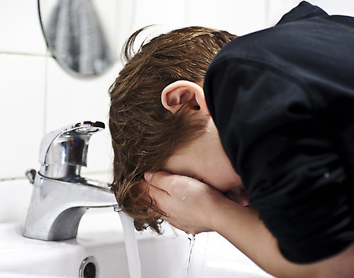 포토 JPG 해외이미지 백인 웰빙 얼굴 어린이 주택 건강 한명 사람 물 수건 목욕 청결 거품 젖음 욕실 떨어짐 위생 씻기 빨래 피부관리 상쾌 비누 돌봄 바디케어 위생관리 해외202004 해외포토 자연요소 서양인 1 감정 컨셉 가사 모션 관리 건물 신체부위 위생용품 뷰티 파일형식 이미지허브